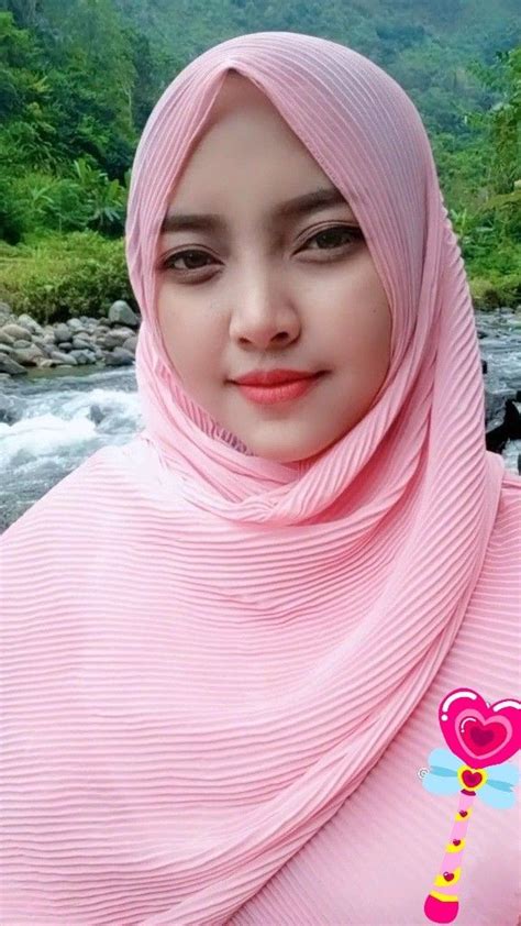 Awek Melayu Tudung Merah Hot Menggoda .